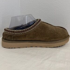 Ugg Tasman Chestnut Slipper tan suede clogs
Size 8-7